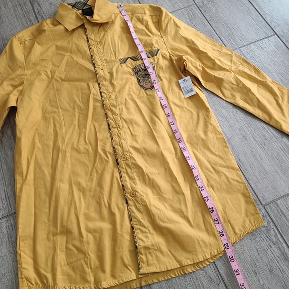 Harry Potter Hufflepuff Universal Studios Men’s Button-Up Shirt Yellow XS NEW - Picture 9 of 12